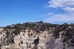 El Tovar Hotel from trail view overlook